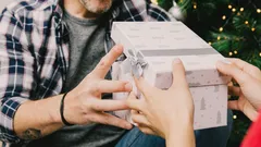 Wie man auf Geschenke besser nicht reagiert: der Schlüssel zu guten Beziehungen