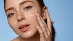 Cleopatra wäre neidisch: Das Geheimnis strahlender Haut, das fast jeder zu Hause hat